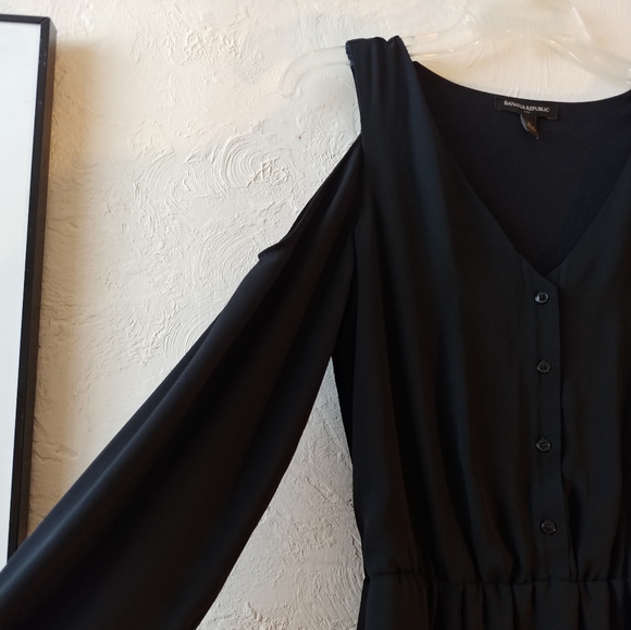 Cold-shoulder button-up long-sleeve dress - Picture 3 of 8